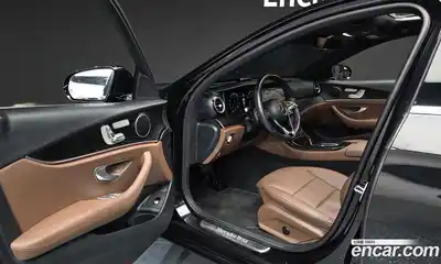 Mercedes-Benz E-Class 2022 2.0 автомат (гидро), миниатюра 10