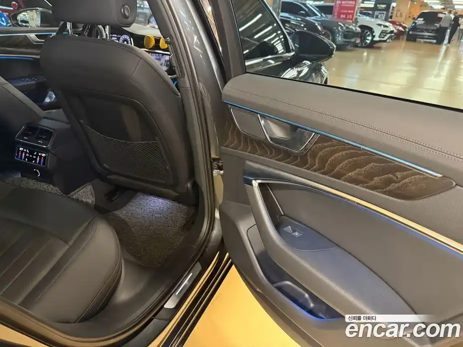 Audi A6 2020 2.0 автомат (гидро), фото 13