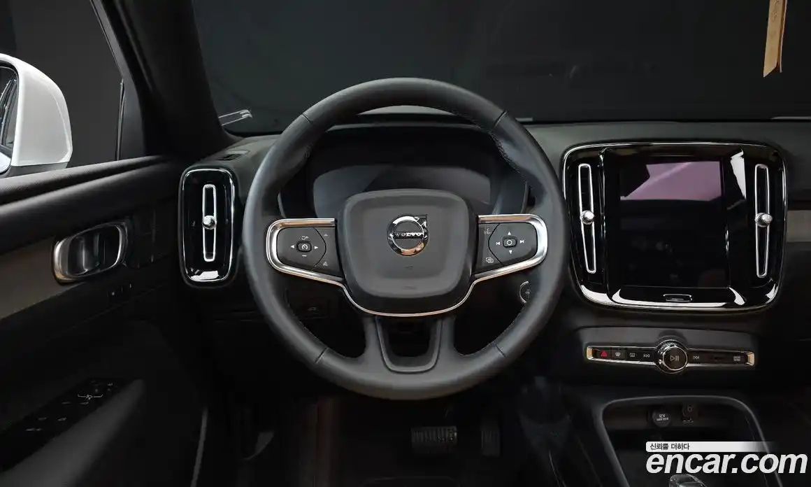 Volvo XC40 2022 2.0 автомат (гидро), фото 12