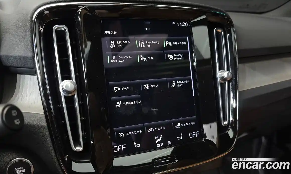 Volvo XC40 2022 2.0 автомат (гидро), фото 15