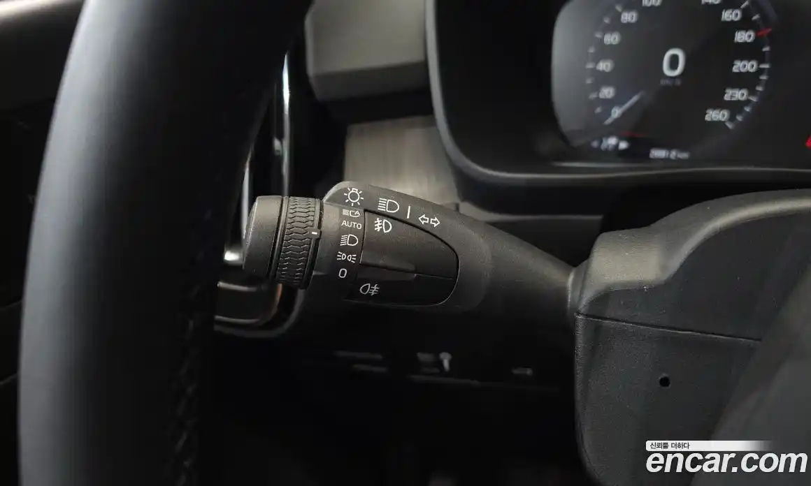 Volvo XC40 2022 2.0 автомат (гидро), фото 17