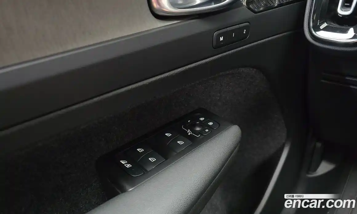 Volvo XC40 2022 2.0 автомат (гидро), фото 18