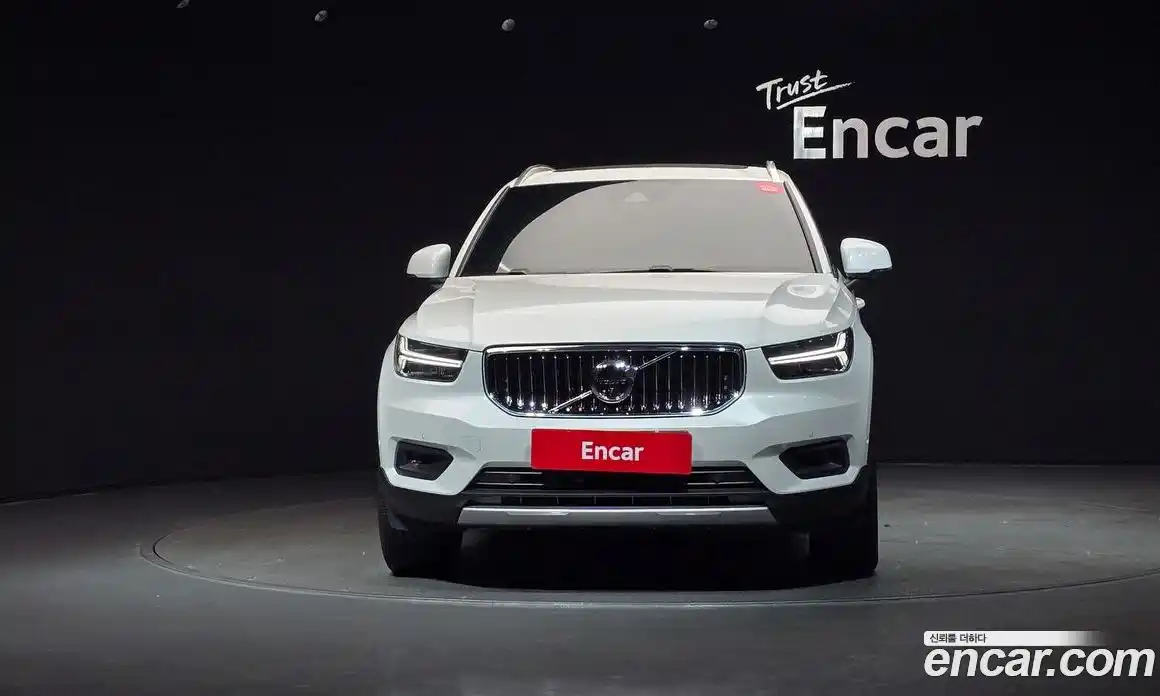Volvo XC40 2022 2.0 автомат (гидро), фото 3