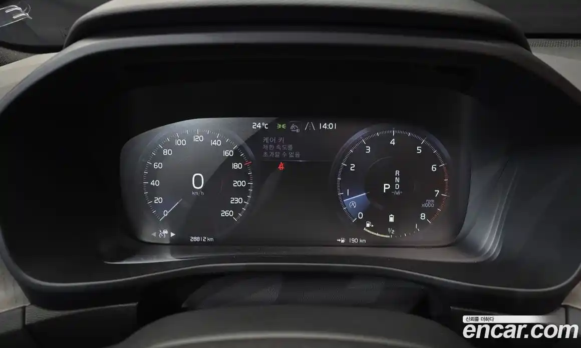 Volvo XC40 2022 2.0 автомат (гидро), фото 8
