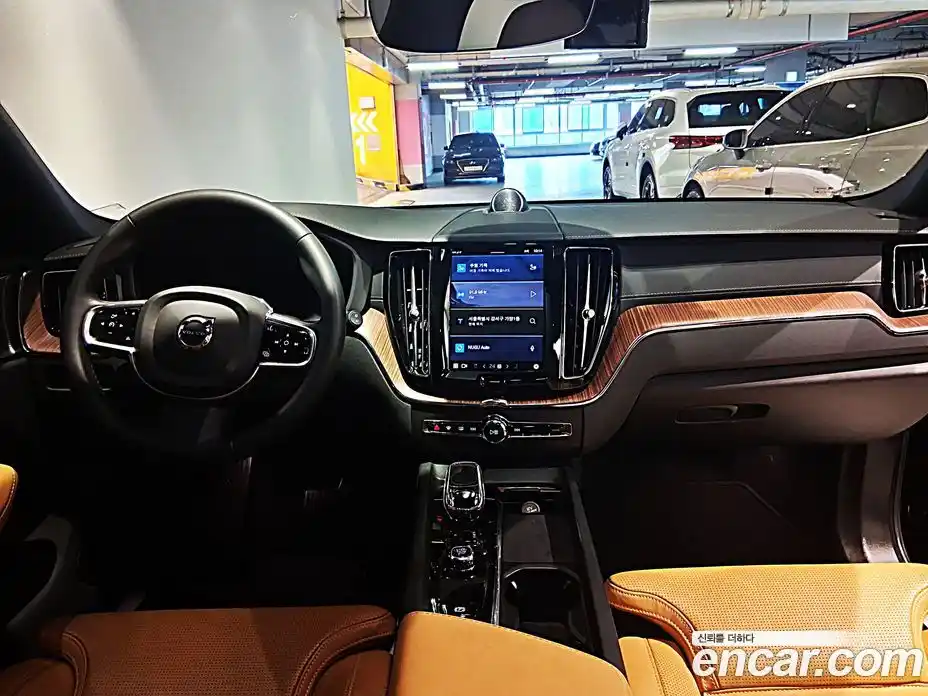 Volvo XC60 2023 2.0 автомат (гидро), фото 7
