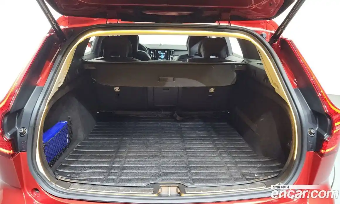 Volvo V60 2020 2.0 автомат (гидро), фото 17