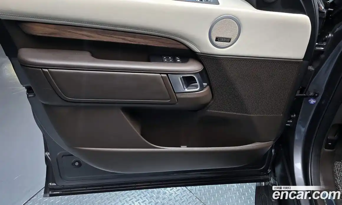 Land Rover Discovery 2018 3.0 автомат (гидро), фото 14