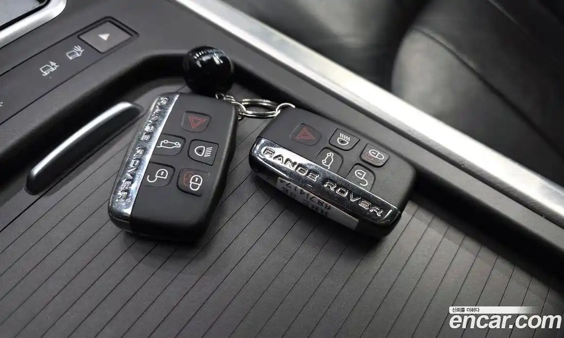 Land Rover Range Rover Evoque 2017 2.0 автомат (гидро), фото 18