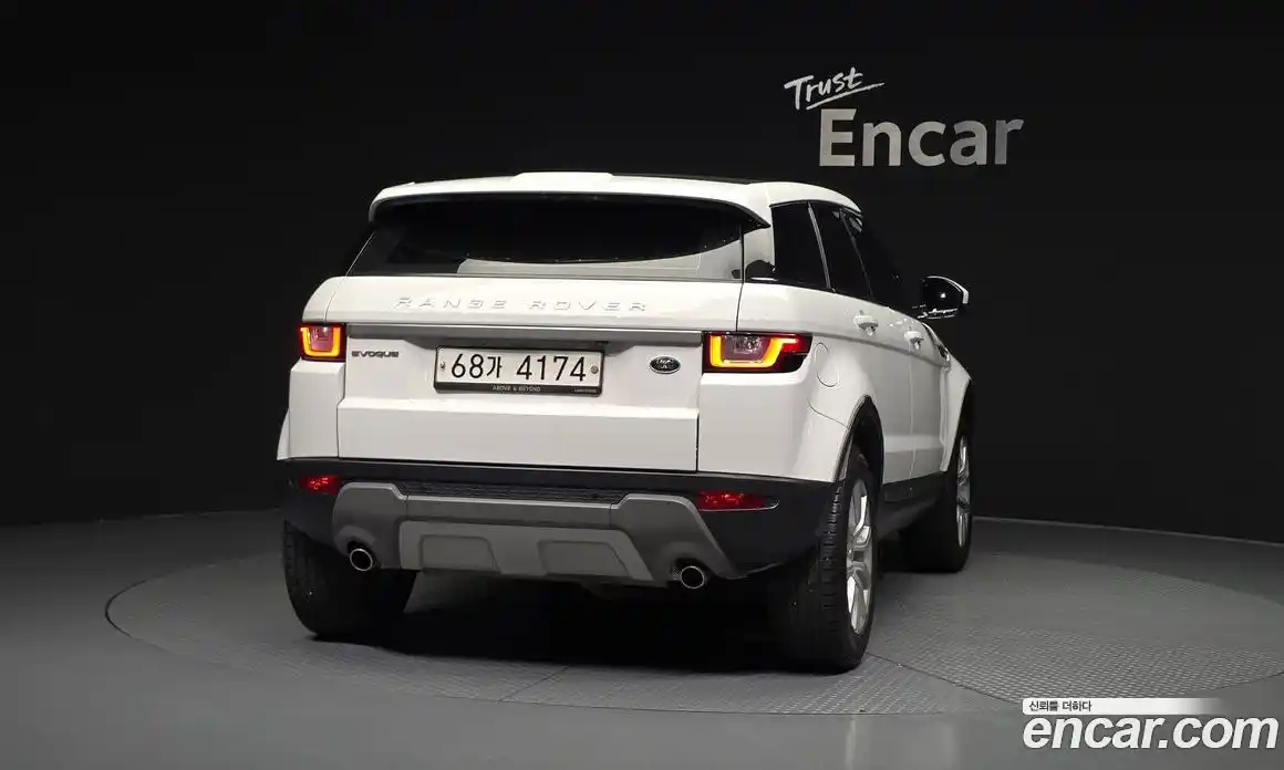 Land Rover Range Rover Evoque 2017 2.0 автомат (гидро), фото 4