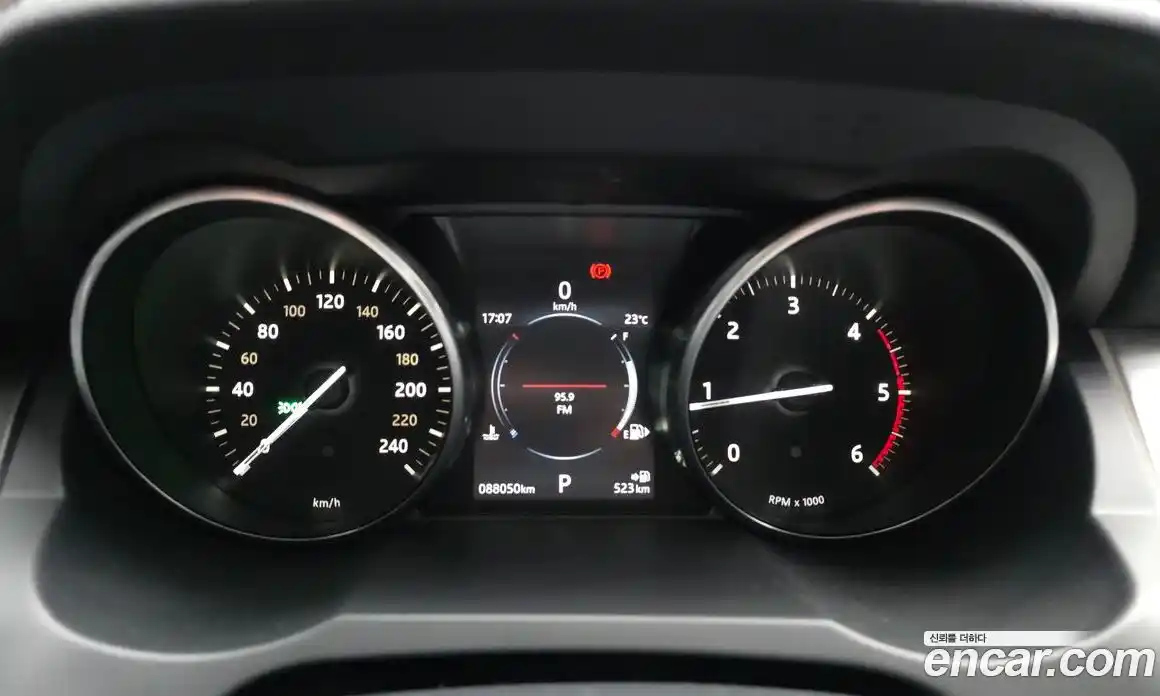 Land Rover Range Rover Evoque 2017 2.0 автомат (гидро), фото 8
