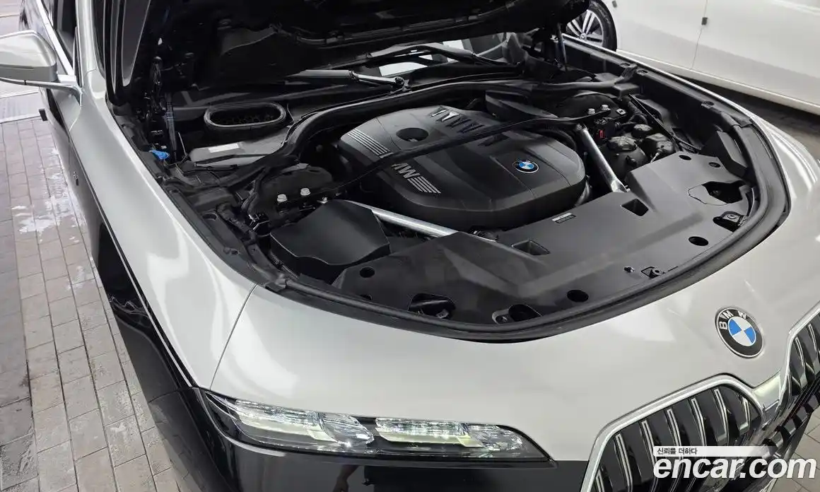 BMW 7 серия 2023 3.0 автомат (гидро), фото 6
