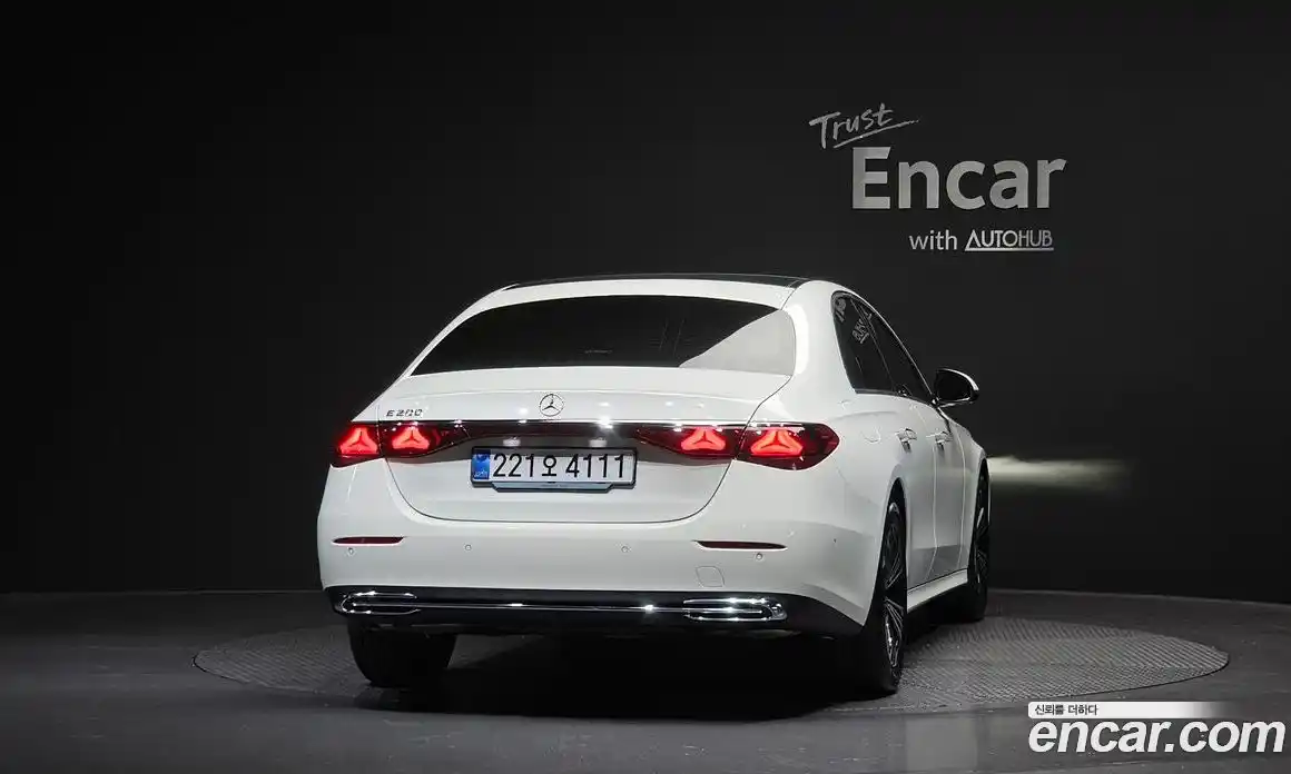 Mercedes-Benz E-Class 2025 2.0 автомат (гидро), фото 4