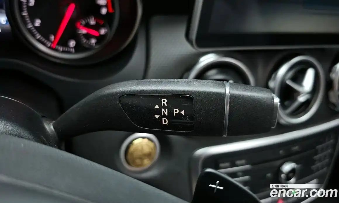 Mercedes-Benz GLA-Class 2017 2.0 гидро, фото 12 Mercedes-Benz GLA-Class 2017 2.0 гидро, фото 12