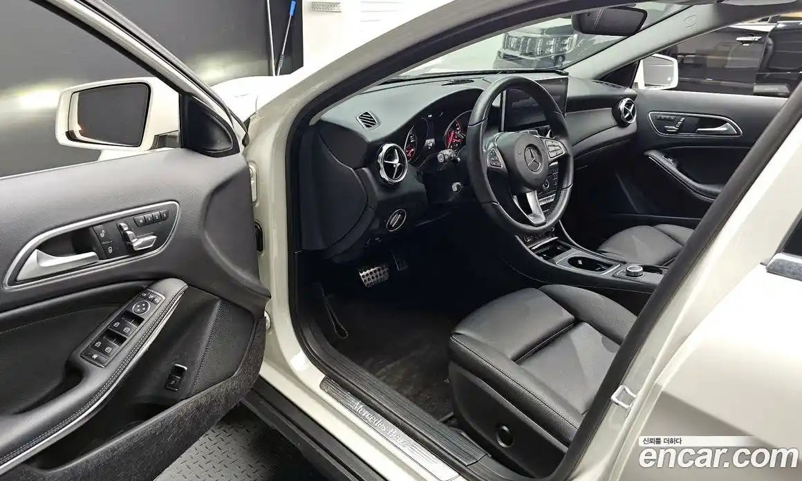 Mercedes-Benz GLA-Class 2017 2.0 гидро, фото 13 Mercedes-Benz GLA-Class 2017 2.0 гидро, фото 13