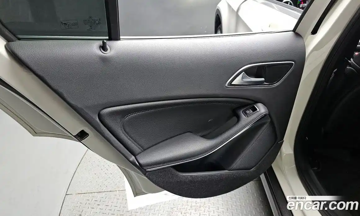 Mercedes-Benz GLA-Class 2017 2.0 гидро, фото 15 Mercedes-Benz GLA-Class 2017 2.0 гидро, фото 15