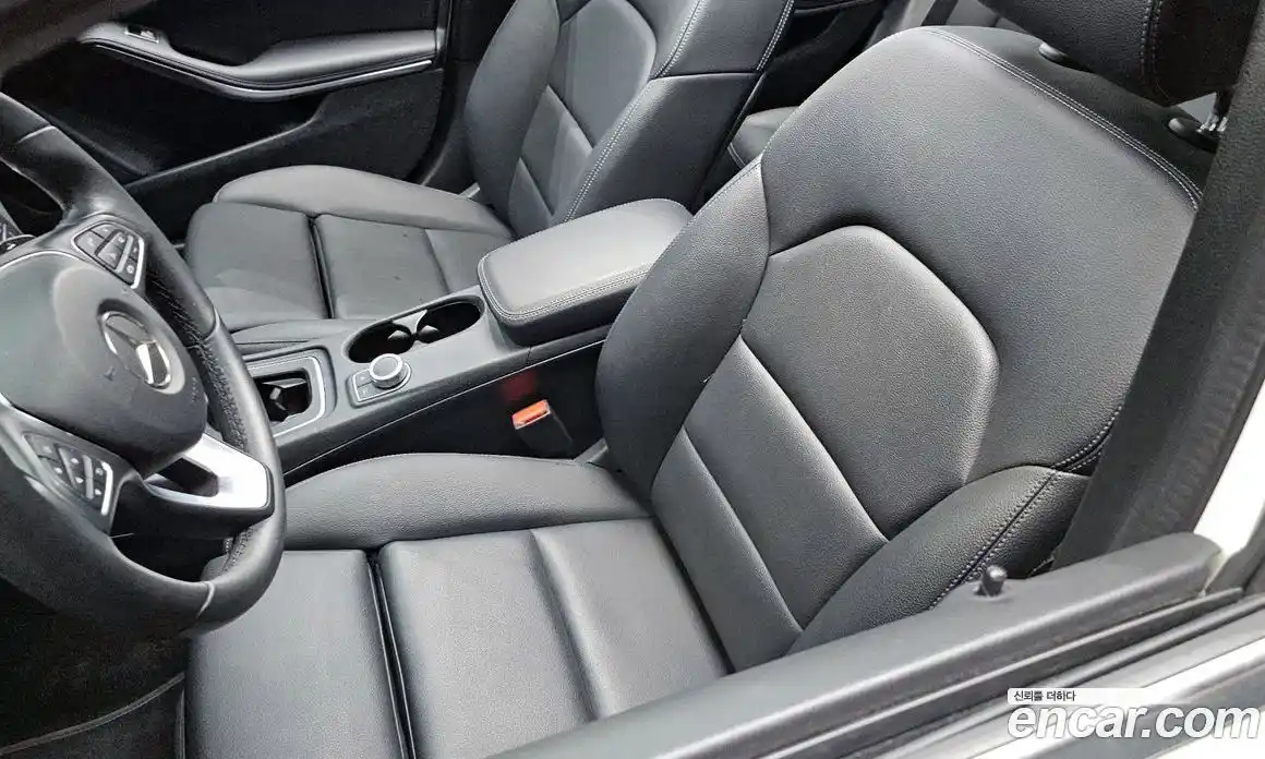 Mercedes-Benz GLA-Class 2017 2.0 гидро, фото 30 Mercedes-Benz GLA-Class 2017 2.0 гидро, фото 30