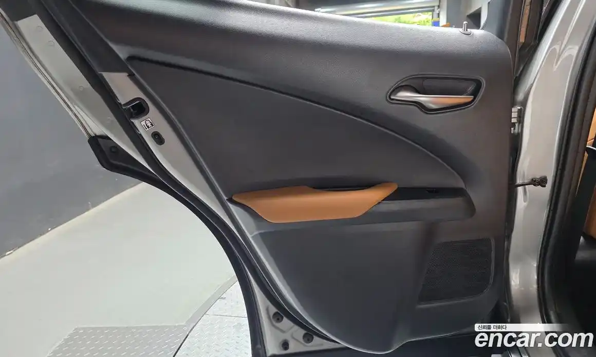 Lexus UX 2019 2.0 гидро, фото 15