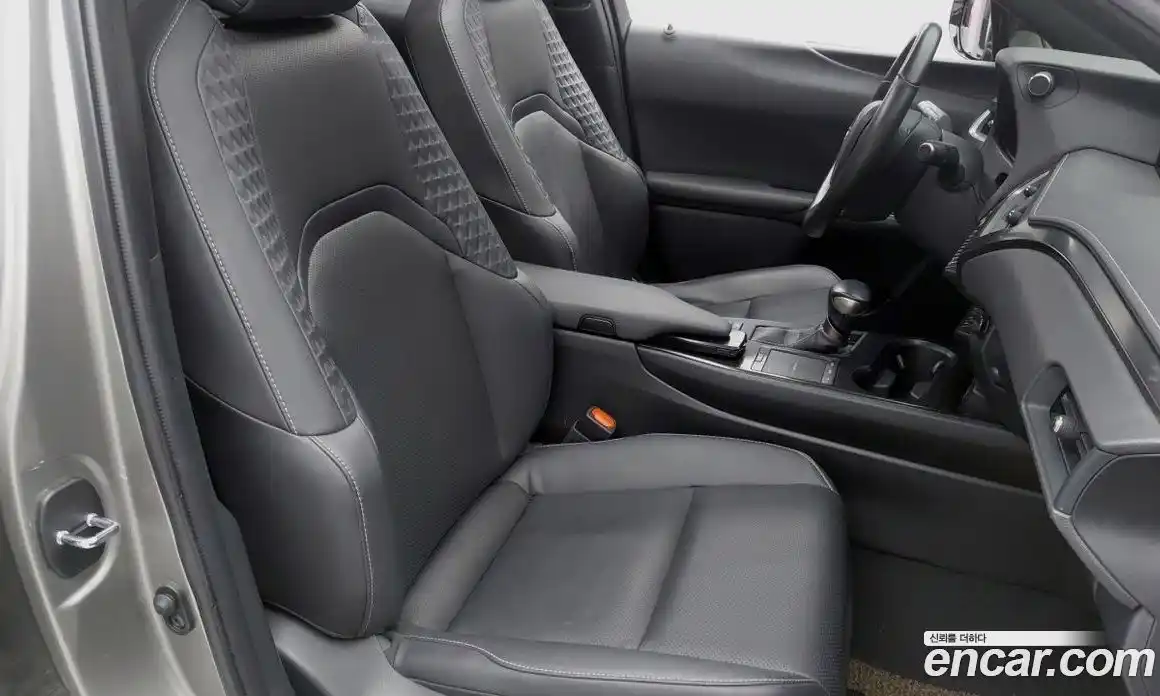 Lexus UX 2019 2.0 гидро, фото 16