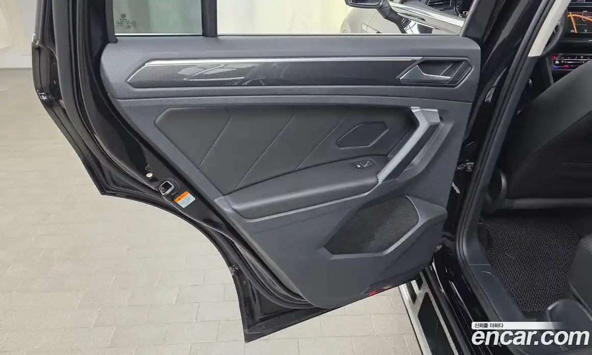 Volkswagen Tiguan 2023 2.0 автомат (гидро), фото 15