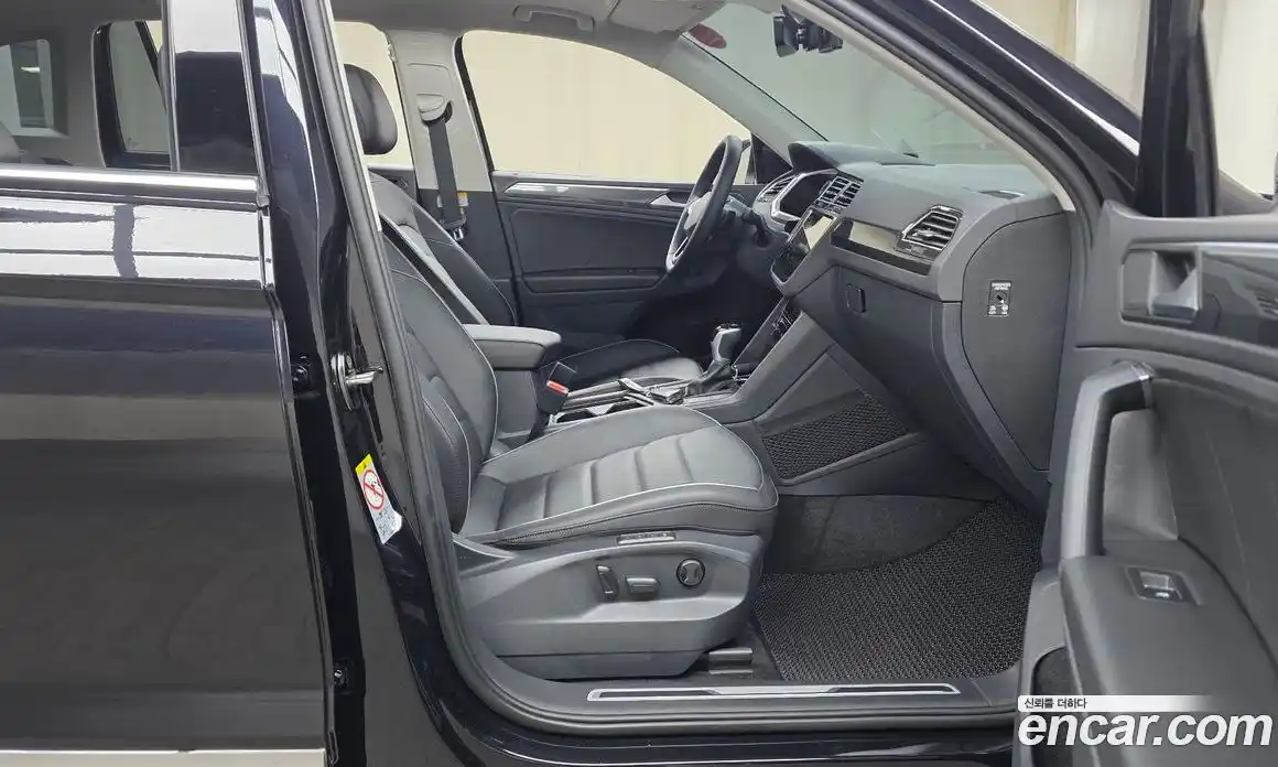Volkswagen Tiguan 2023 2.0 автомат (гидро), фото 16