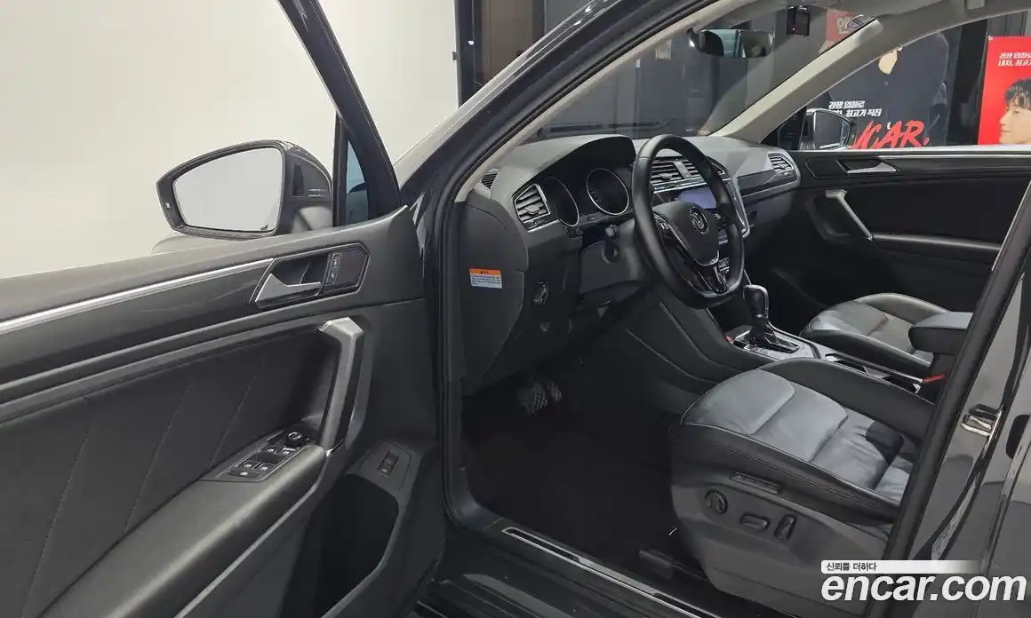 Volkswagen Tiguan 2018 2.0 автомат (гидро), фото 13