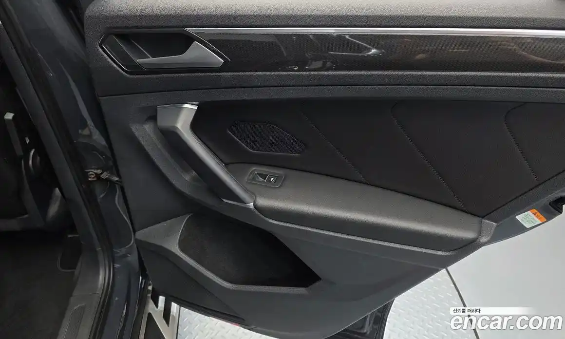 Volkswagen Tiguan 2018 2.0 автомат (гидро), фото 15
