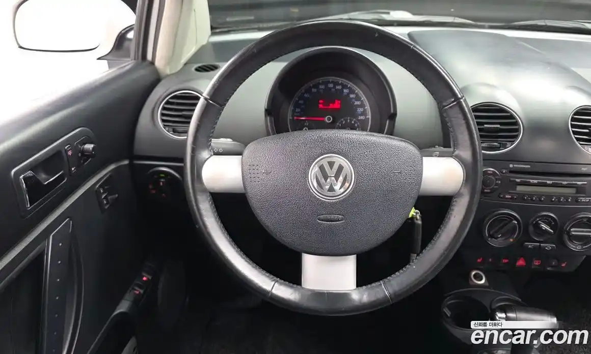 Volkswagen Beatle 2010 2.0 автомат (гидро), фото 12