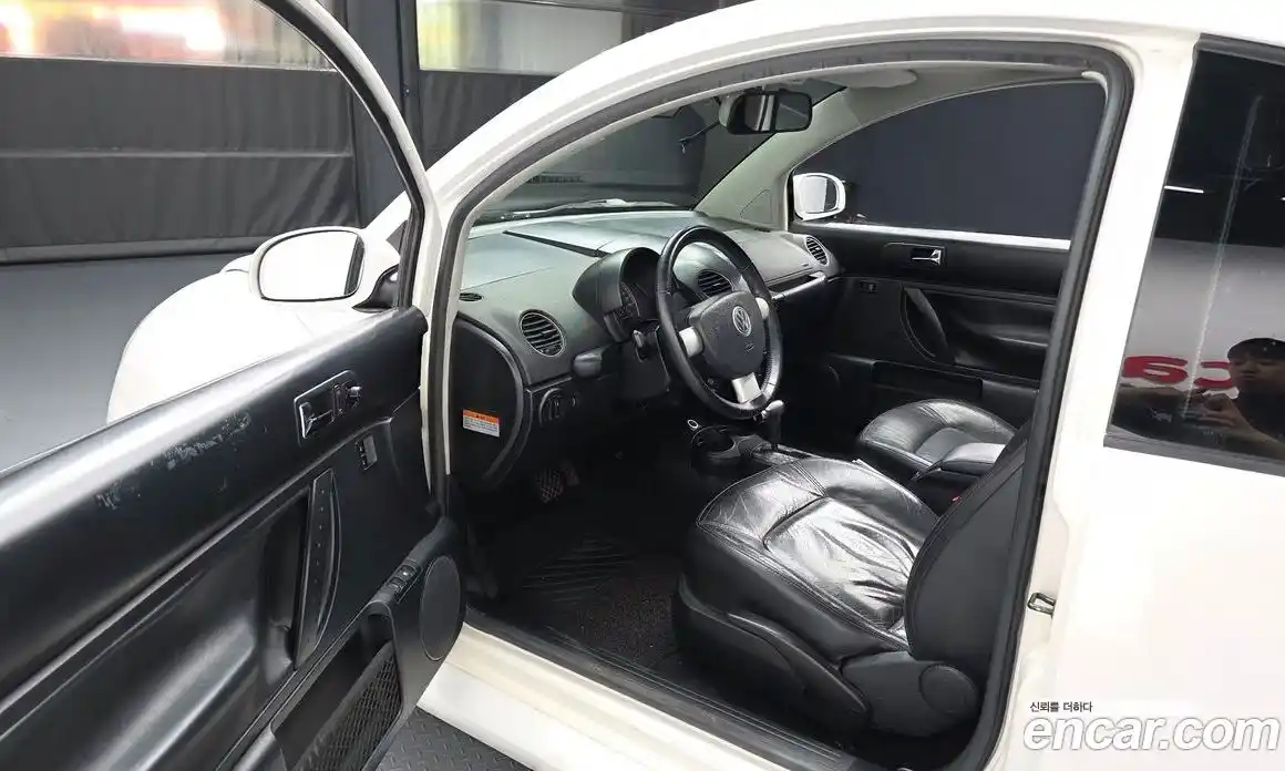 Volkswagen Beatle 2010 2.0 автомат (гидро), фото 10