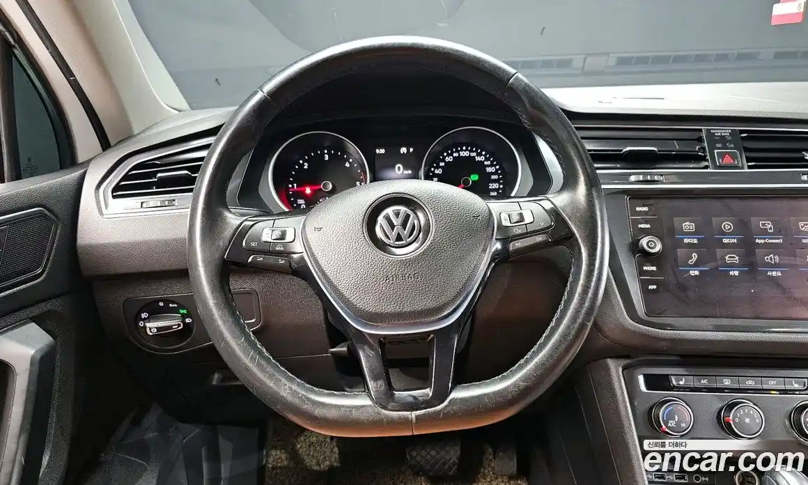 Volkswagen Tiguan 2018 2.0 автомат (гидро), фото 12