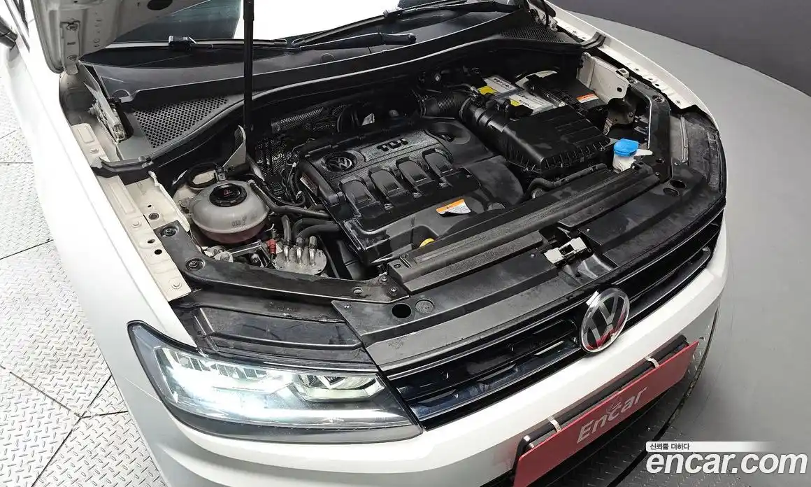 Volkswagen Tiguan 2018 2.0 автомат (гидро), фото 6
