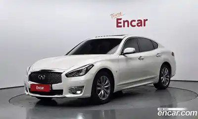 Infiniti Q70