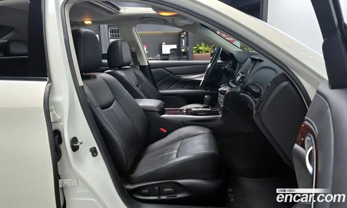 Infiniti Q70 2019 3.7 гидро, фото 11