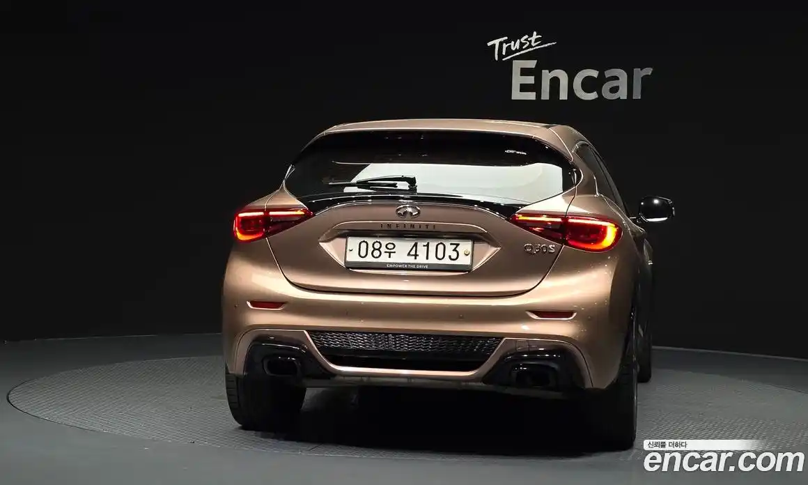 Infiniti Q30 2017 2.0 гидро, фото 4