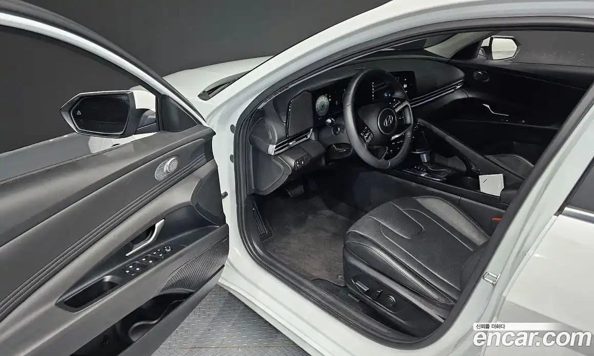 Hyundai Avante 2024 1.6 автомат (гидро), фото 13
