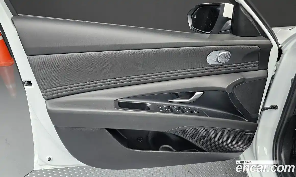 Hyundai Avante 2024 1.6 автомат (гидро), фото 14
