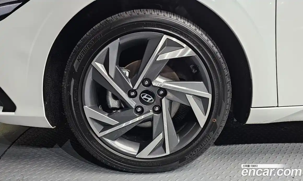 Hyundai Avante 2024 1.6 автомат (гидро), фото 5