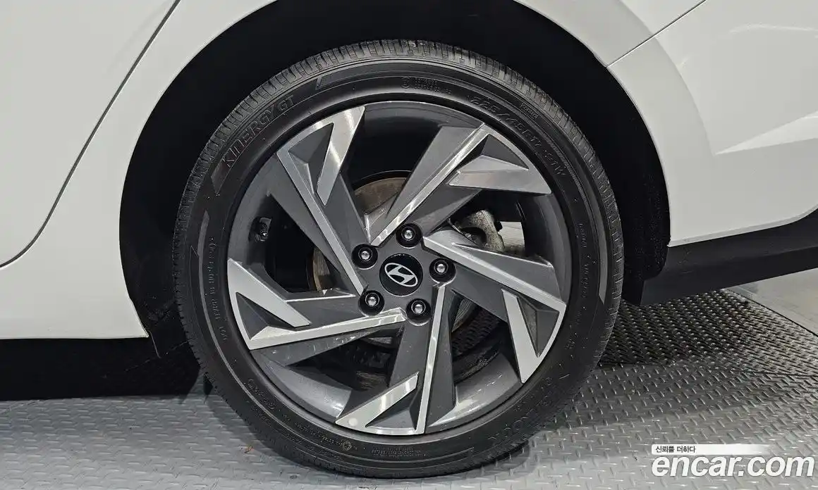 Hyundai Avante 2024 1.6 автомат (гидро), фото 7
