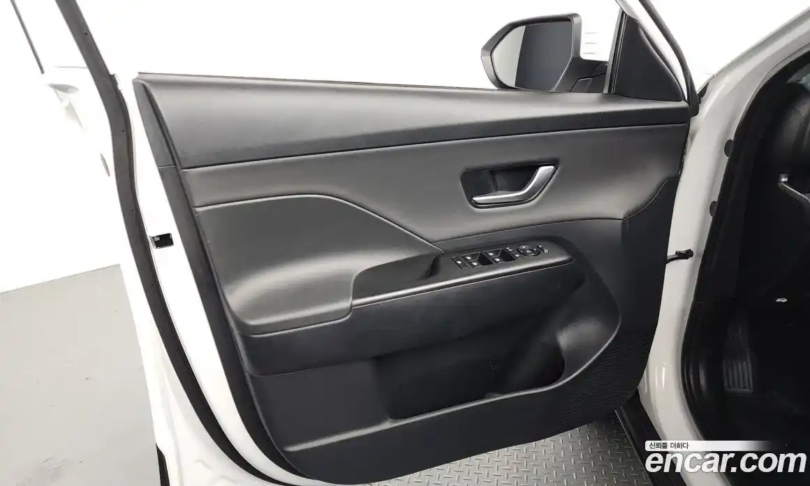 Hyundai Kona 2023 1.6 автомат (гидро), фото 13