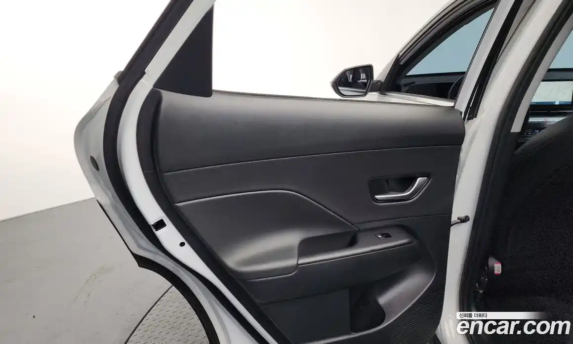 Hyundai Kona 2023 1.6 автомат (гидро), фото 14
