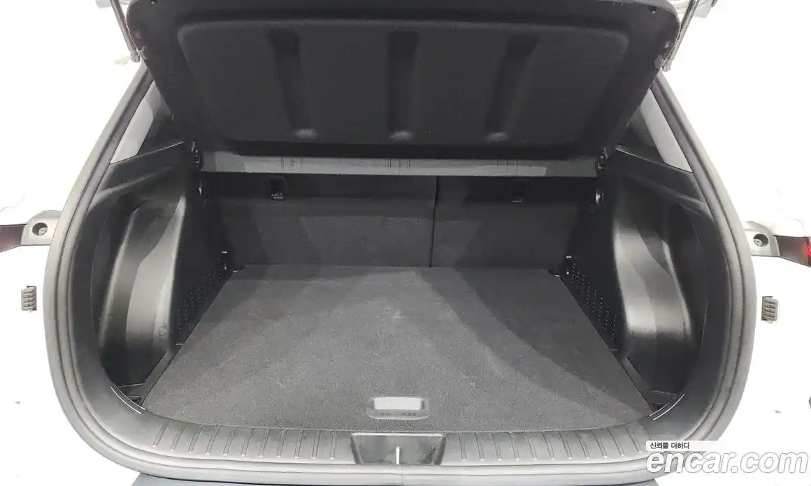 Hyundai Kona 2023 1.6 автомат (гидро), фото 21