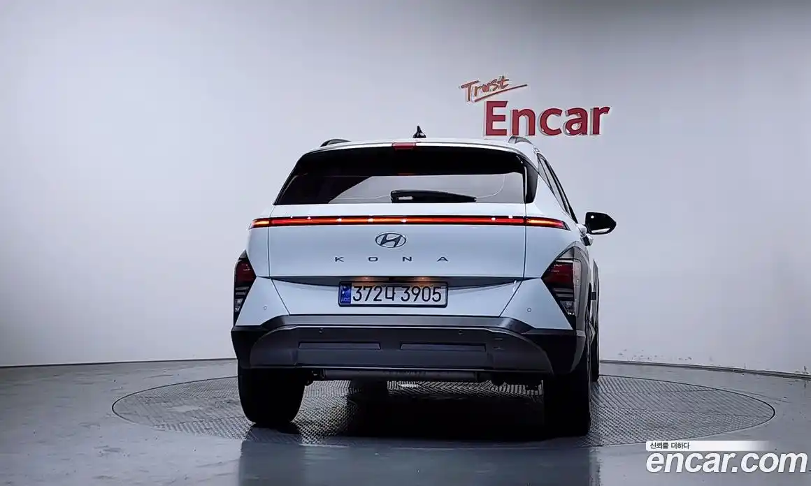 Hyundai Kona 2023 1.6 автомат (гидро), фото 3