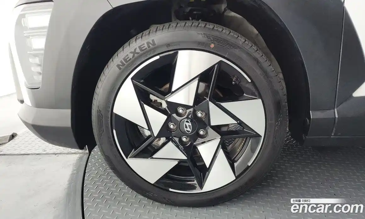 Hyundai Kona 2023 1.6 автомат (гидро), фото 4