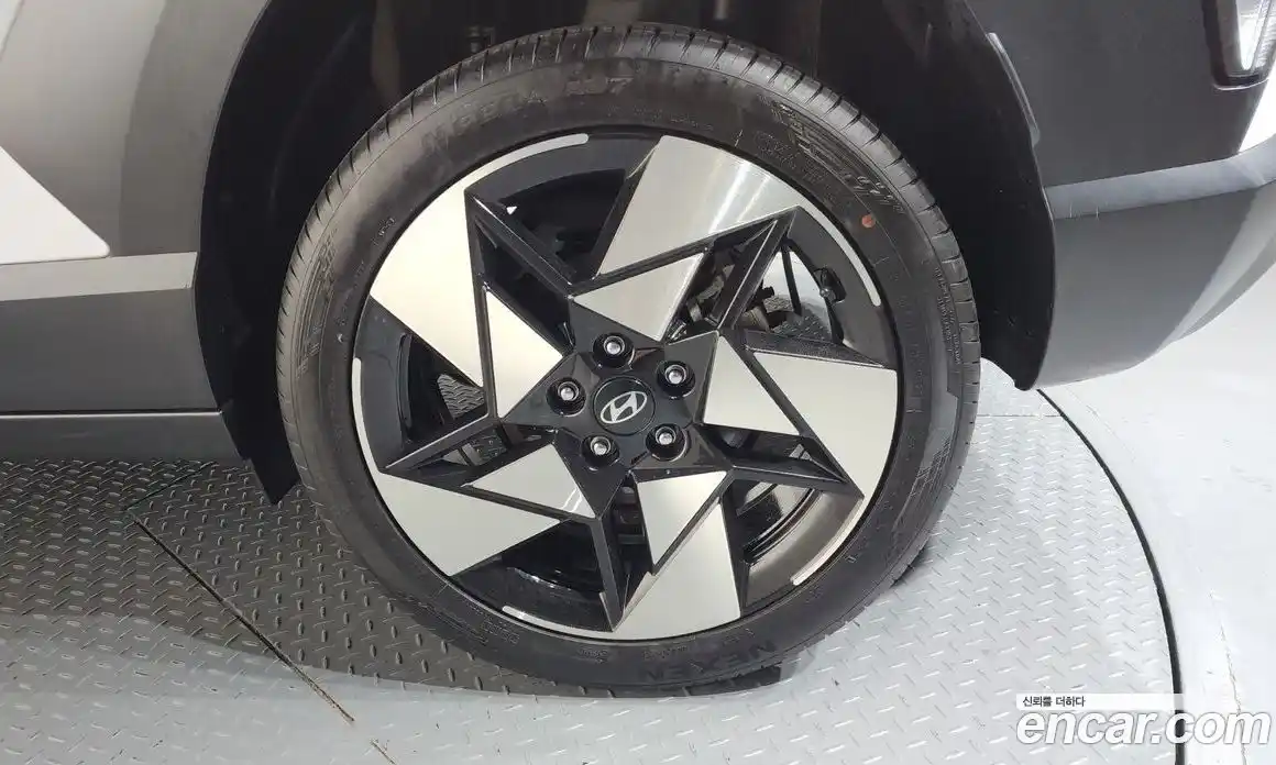 Hyundai Kona 2023 1.6 автомат (гидро), фото 6
