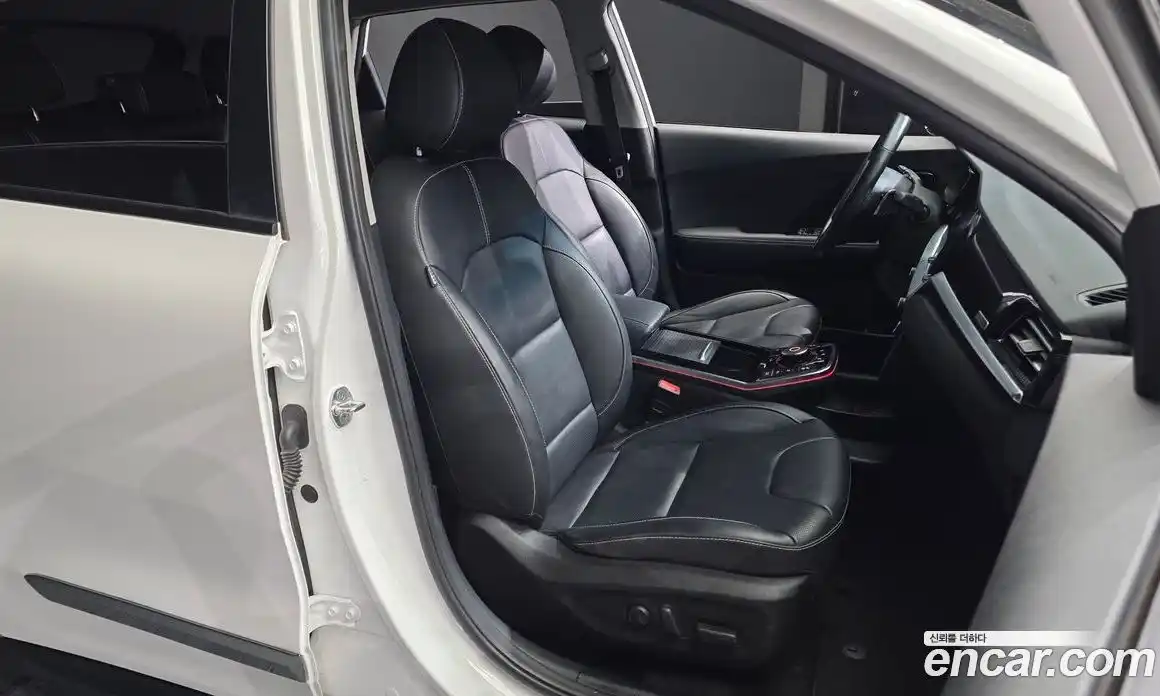 Kia Niro 2021 0.2 автомат (гидро), фото 16