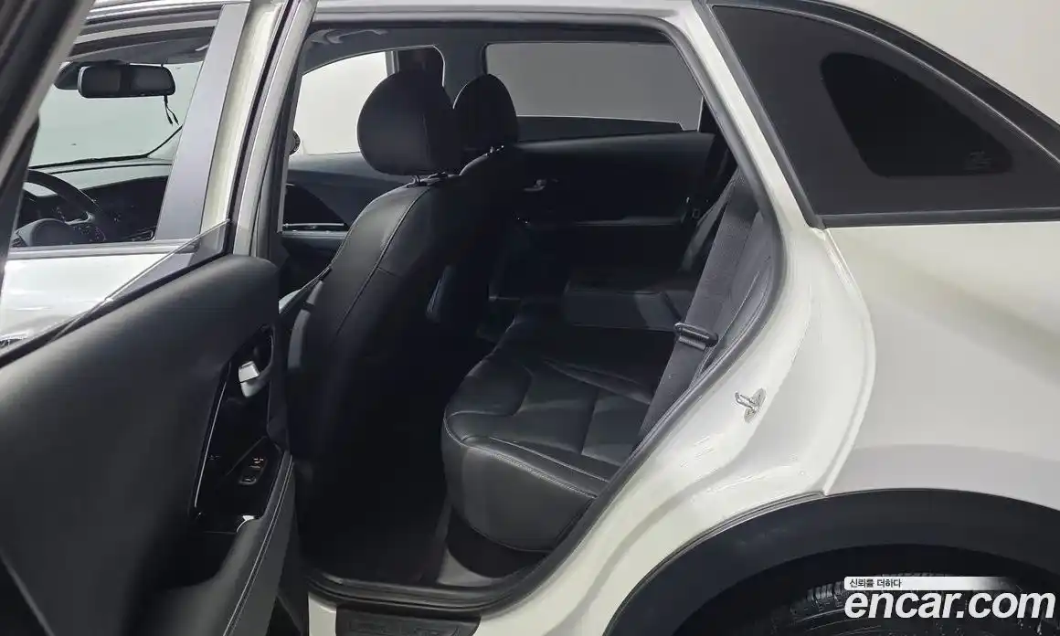 Kia Niro 2021 0.2 автомат (гидро), фото 17