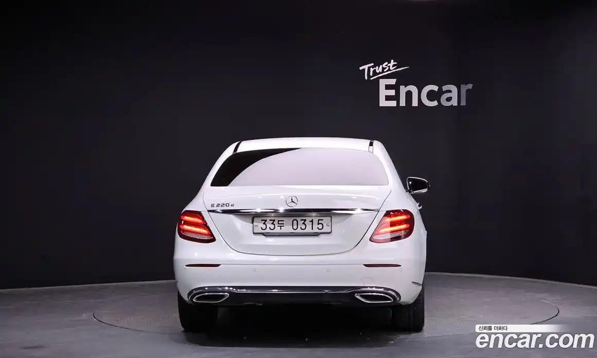 Mercedes-Benz E-Class 2016 1.9 автомат (гидро), фото 4