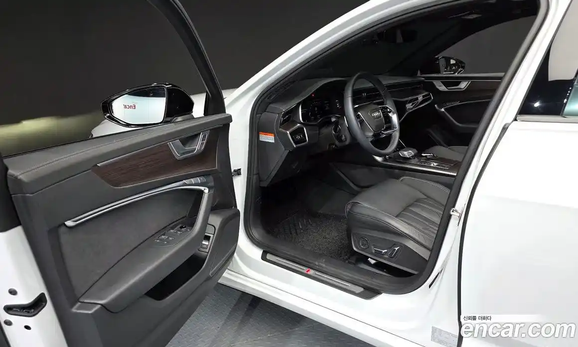 Audi A6 2025 2.0 автомат (гидро), фото 13