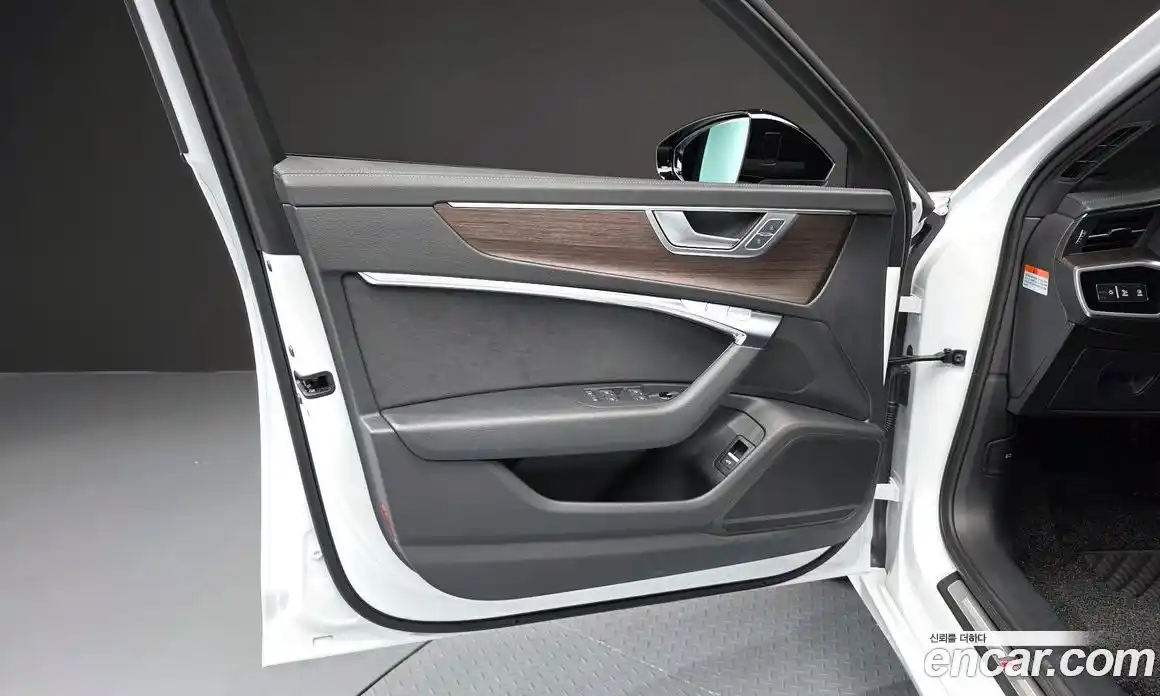Audi A6 2025 2.0 автомат (гидро), фото 14