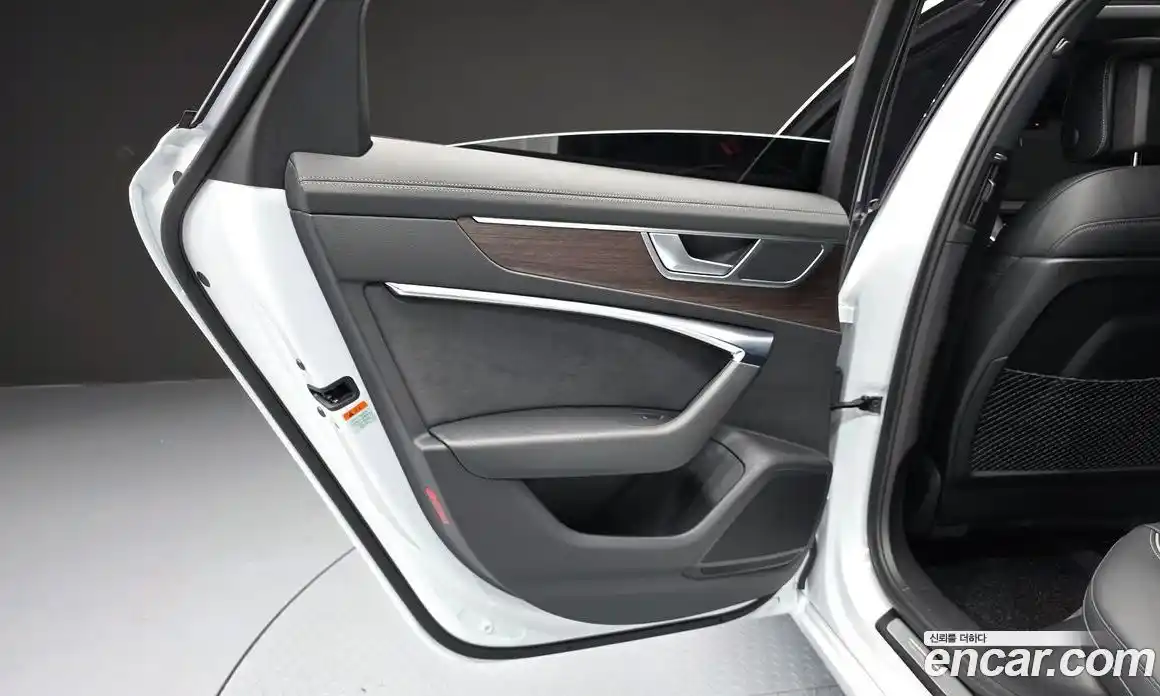 Audi A6 2025 2.0 автомат (гидро), фото 15