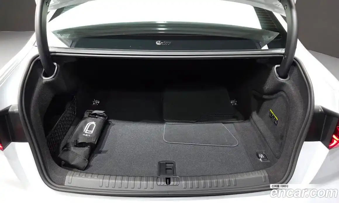 Audi A6 2025 2.0 автомат (гидро), фото 35
